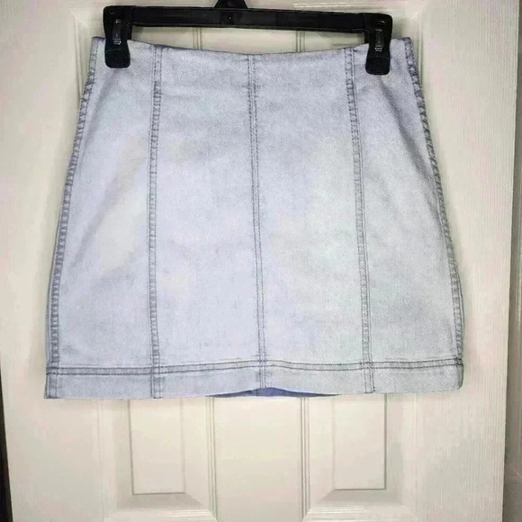 Wild Fable Light Wash Stretch Denim Jean Mini Skirt Size 4 - Picture 1 of 7